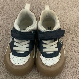 Oshkosh 6M shoes